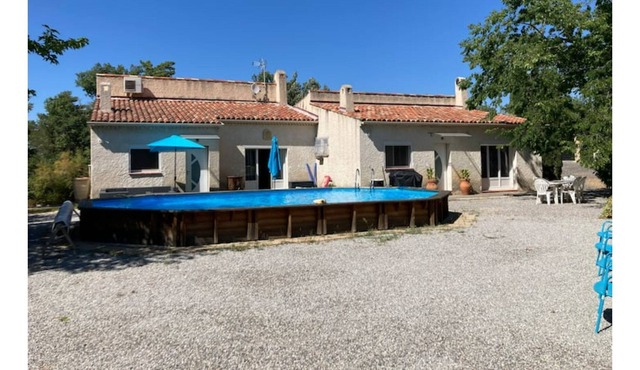 Magnificent villa with swimming pool in the heart of the forest