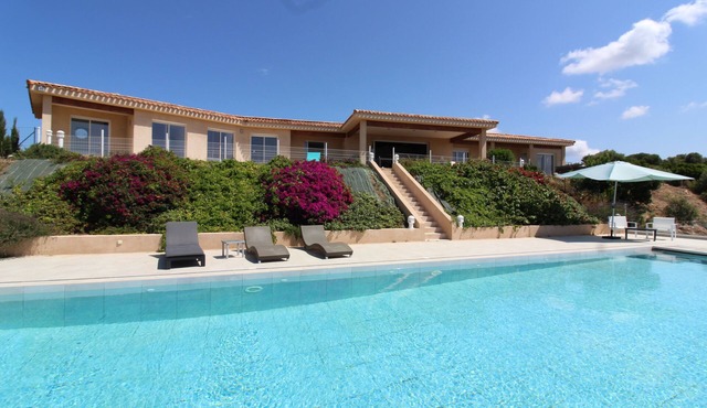 Magnificent villa heated swimming pool jacuzzi panoramic sea view 3km from the beach