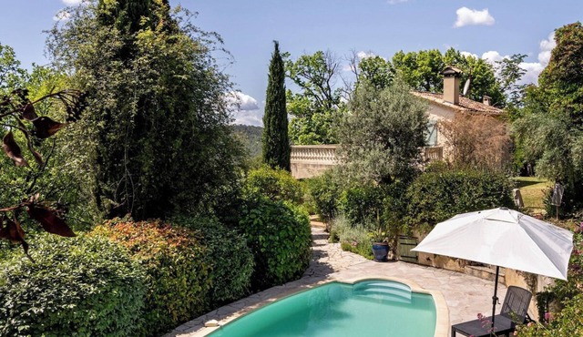 Magnificent villa, heated swimming pool fenced garden, spectacular view