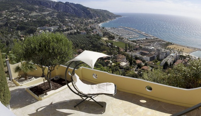 Magnificent villa in a spectacular setting with 360° views of the Mediterranean