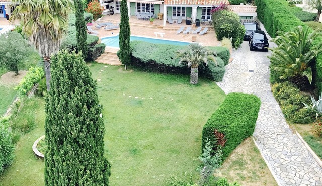 Magnificent VILLA IN PEACE in GRIMAUD, swimming pool, bowling alley: St Tropez, Ste Maxime