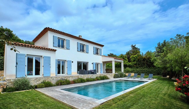 Magnificent Villa in the heart of the village of Valbonne