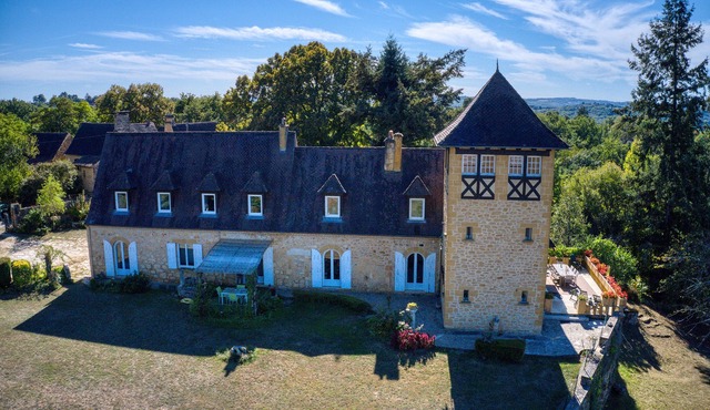 Magnificent Villa on 50 ha overlooking the medieval town of Domme