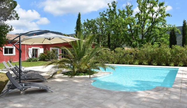 Magnificent villa on flat wooded land - Heated swimming pool treated with salt