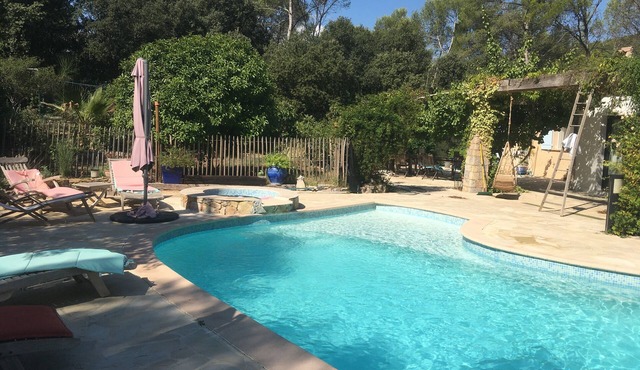 Magnificent villa overlooking the Massif des Maures swimming pool, terrace, vegetable garden