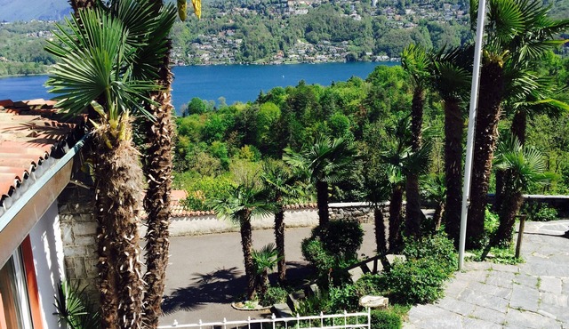 Magnificent villa surrounded by vineyards with a 180° view of lake lugano