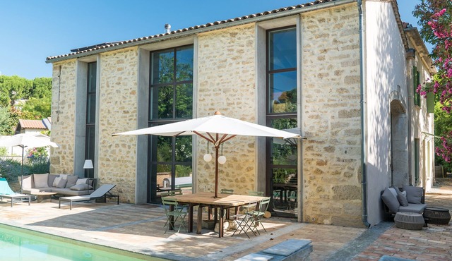 Magnificent villa, swimming pool and large landscaped garden, Montpellier center