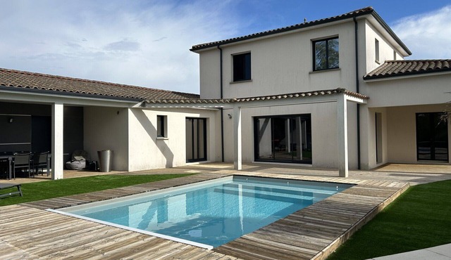 Magnificent villa, Swimming pool, 4 bedrooms, 2 bathrooms, not overlooked, Marais Poitevin