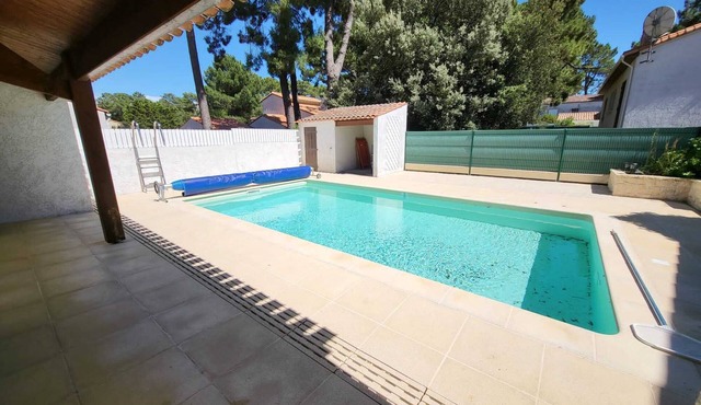 Magnificent villa with swimming pool in La Palmyre