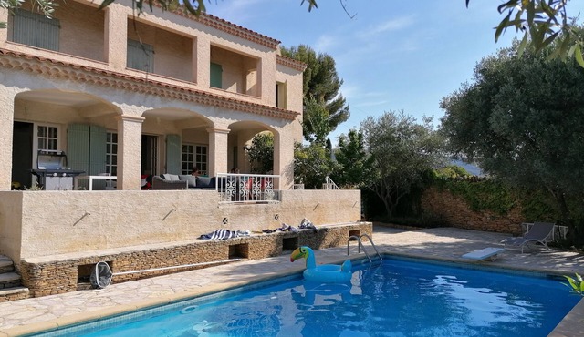 Magnificent villa with swimming pool and sea view