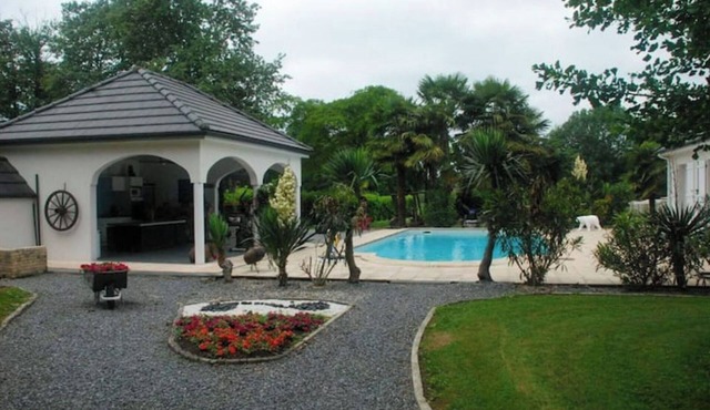 Magnificent villa with swimming pool and petanque court