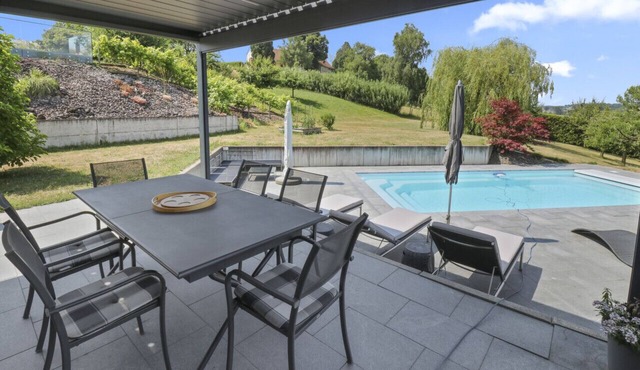 Magnificent villa with swimming pool and lake view