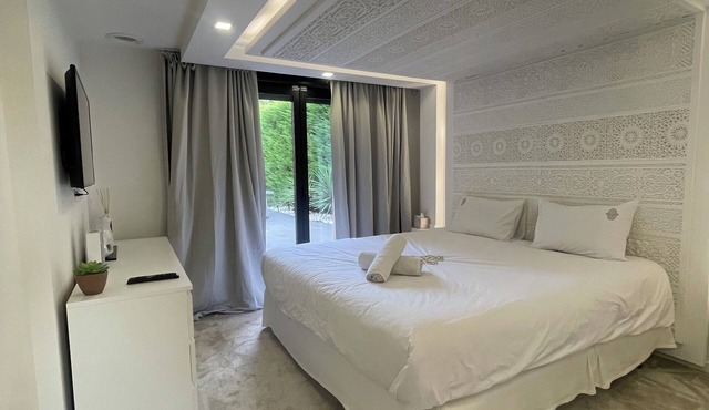 Magnificent villa with swimming pool 35 minutes from Paris