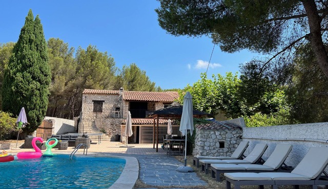 MAGNIFICENT VILLA WITH POOL BETWEEN SEA AND CAMPAIGN