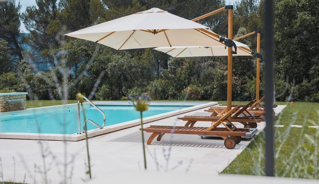 Magnificent villa with swimming pool in Ménerbes, Picasso's adopted village.