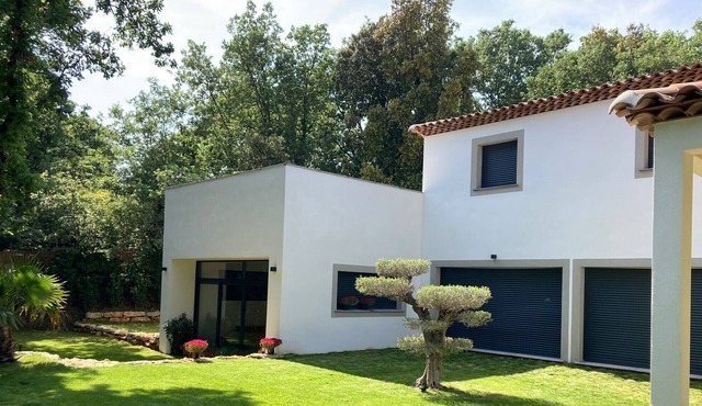 Magnificent villa with swimming pool