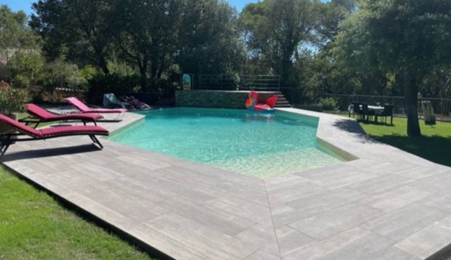 Magnificent villa with infinity pool/Magnifique villa avec piscine privée