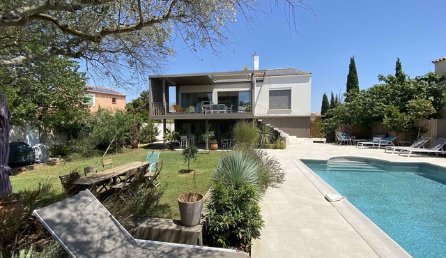 Magnificent villa with swimming pool