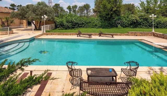 Magnificent wine estate of 32 hectares.