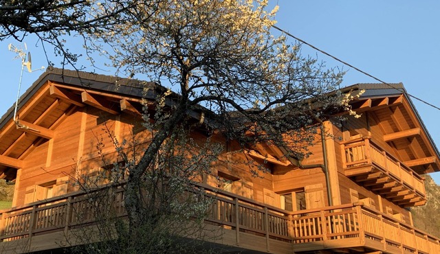 MAGNIFICENT WOODEN CHALET