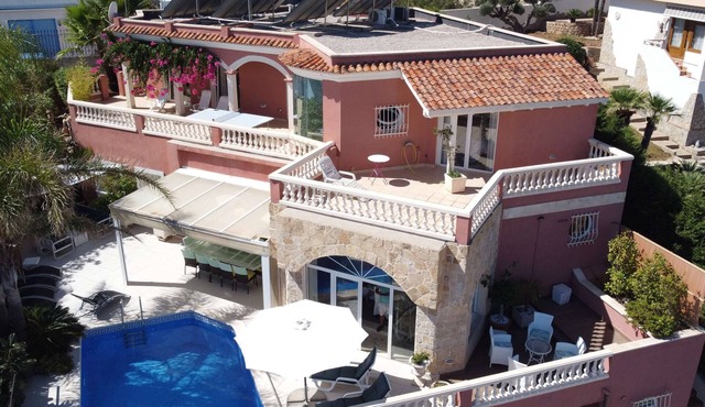MAGNIFICENTLY DECORATED LUXURY VILLA sea view and chateau 9 beds