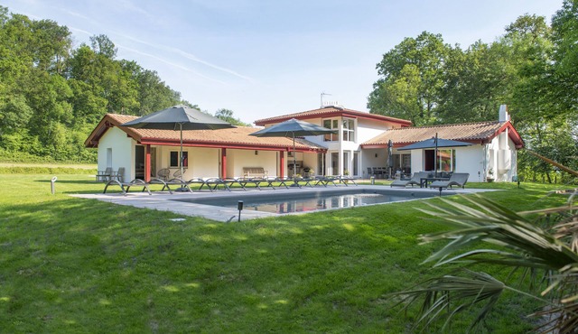 Magnificient 4* villa in the countryside.