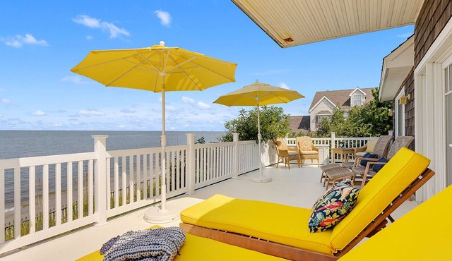 Magnificient Luxurious Home with Built-in Pool on the Beach