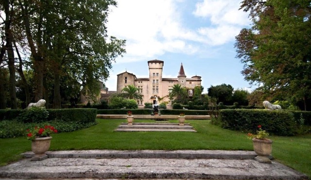 Magnificient Renaissance Style Castle In A 160 Hectare Property.