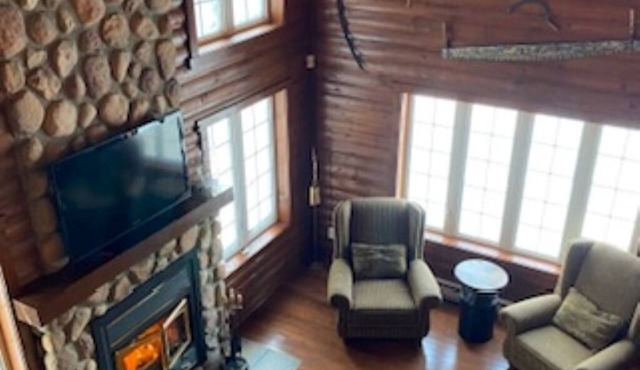 Magnifique Chalet enf ace du Majestueux lac Ouareau
