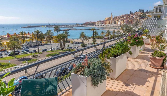 Magnifique 3P climatisé en dernier étage avec terrasse face mer, proche centre Menton - FR-1-196-326