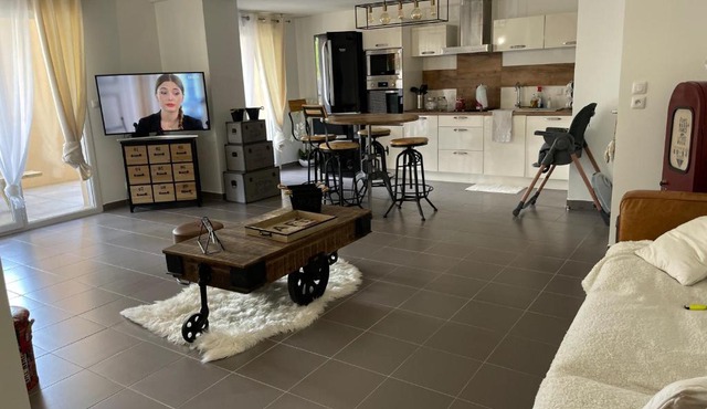 MAGNIFIQUE APPARTEMENT 15 MINUTES EN VOITURE DE LA MER