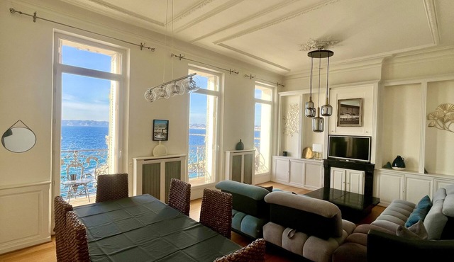 Magnifique Appartement sur la Célèbre Corniche Kennedy Face à la mer