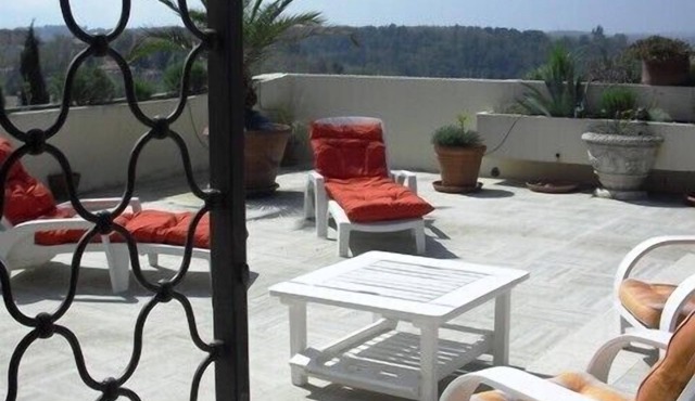 Magnifique appartement dominant de 100m2, énorme terrasse vue mer et montagne