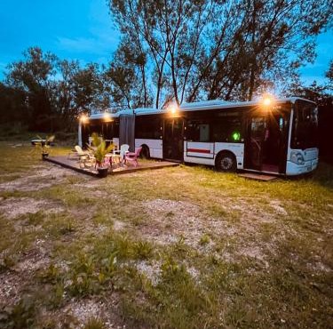 Magnifique bus insolite avec jacuzzi