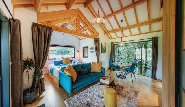 Magnifique Cabane Perchée Avec Jacuzzi Privatif in Gomené