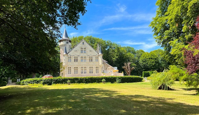 Magnifique Château Avec Piscine Dans un Parc de 3 Hectares au Cœur du Poitou