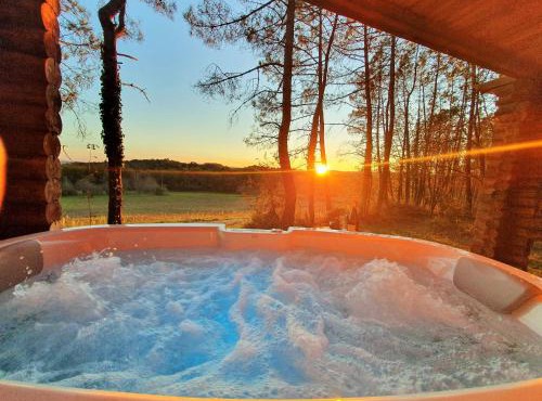 Magnifique chalets en rondins avec SPA et Tipis en plaine Nature Environnement ressourçant au calme vue imprenable Lascaux SPA non disponible juillet et aout