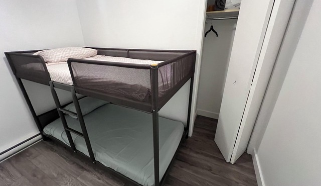 Magnifique Condo Rénové Split Level Près de Tous les Services
