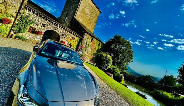 Magnifique Ensemble de Chambres Dans un Château