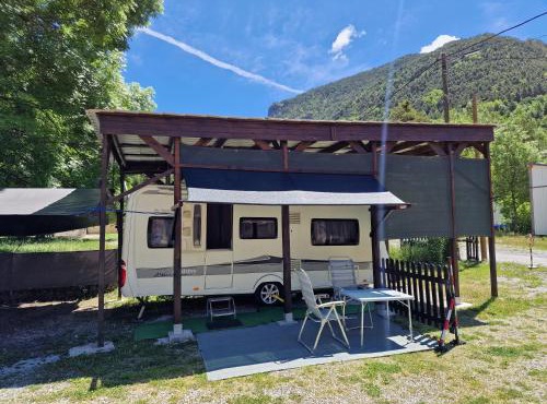 Magnifique grande Caravane aux Gorges de Daluis