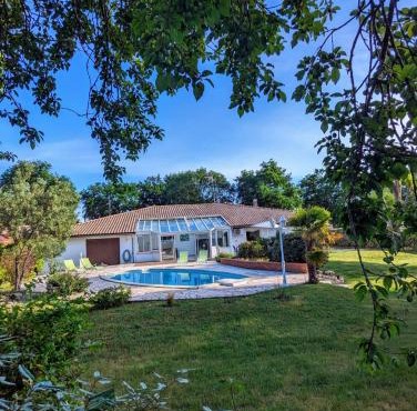 Magnifique maison avec piscine, idéalement située