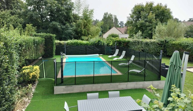 Magnifique Maison 8/10 Personnes à Rully. Piscine Privée. Terrain de Boule