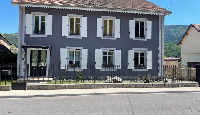 Magnifique Maison de Maitre Pleine de Charme vue Dégagée sur les Montagnes !