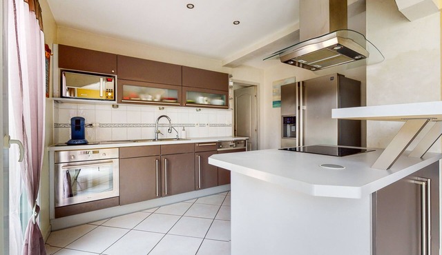 Magnifique Maison Dans Quartier Résidentiel