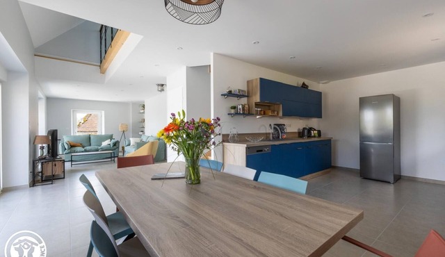 Magnifique Maison Indépendante en Pierre Totalement Rénovée Dans un Petit Hameau Paisible