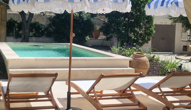 Magnifique Maison Provençale Haut Standing Avec Piscine, Jardins,garages Fermés