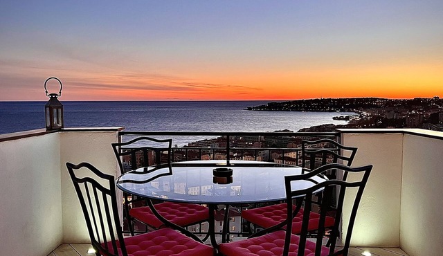 MAGNIFIQUE MINI VILLA 2 PIÈCES,IMMENSES TERRASSES,VUE MER FÉERIQUE ET PARKING