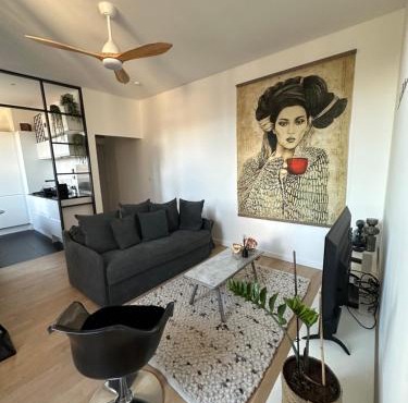 Magnifique T2 avec parking privatif proche Gare, salle de concert, centre ville