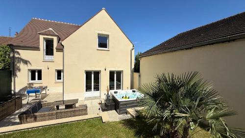 Magnifique villa 12 pers - 6 chambres avec salle de bain privative au Calme - 30 min Asterix - Ecrin de charme