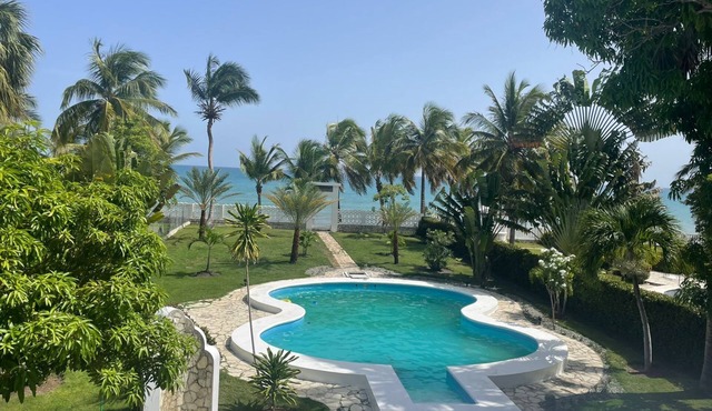 Magnifique Villa au bord de la mer avec piscine